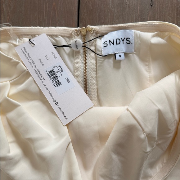 Ivory Strapless Top - Picture 5 of 5